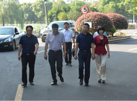 吴志雄深入我校调研指导培训中心工作