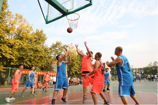 我校开展教职工篮球赛喜迎新中国70周年国庆