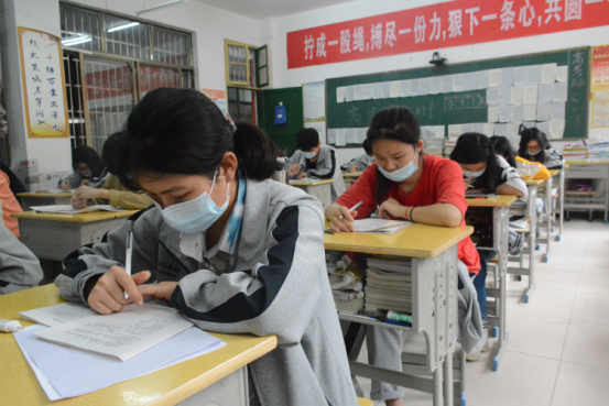 我校迎来复课后首次大考