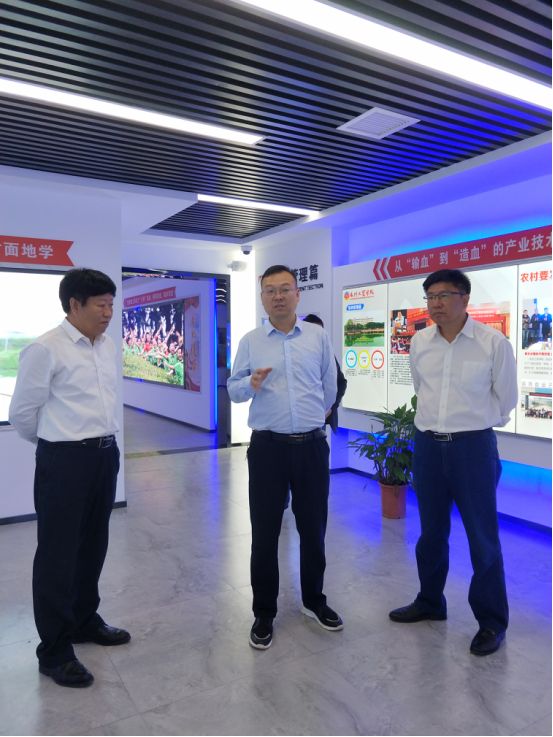 张一波来校调研