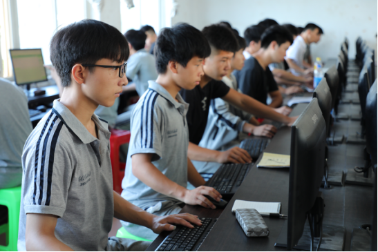 我校2018级学生参加全市中职学校公共课程普遍测试