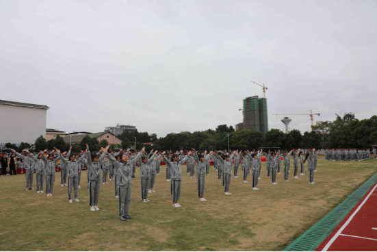 我校举办2020级新生广播体操比赛