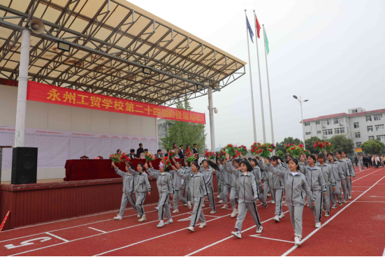 金秋书壮志，健儿竞风流