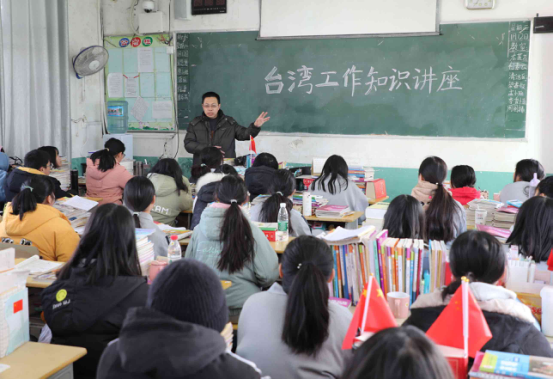 “台湾，快回家！”