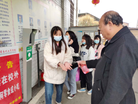 我校开学工作井然有序