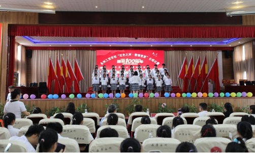 我校举办“红色之声 歌颂党恩”大合唱活动