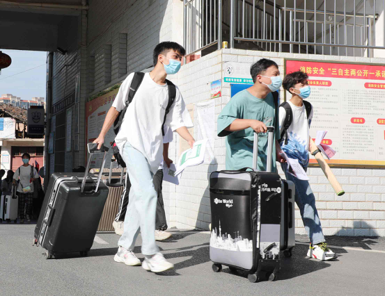 开学啦！我校迎来入学高峰