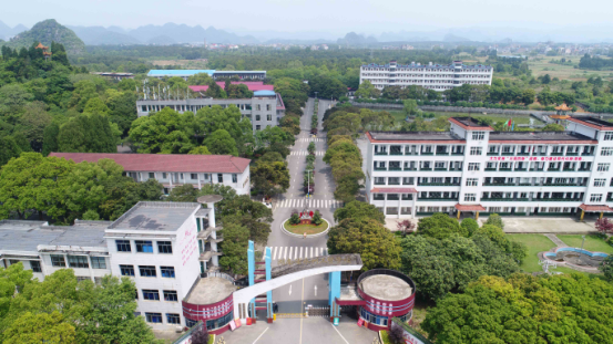 最美校园：山花烂漫 弦歌不辍