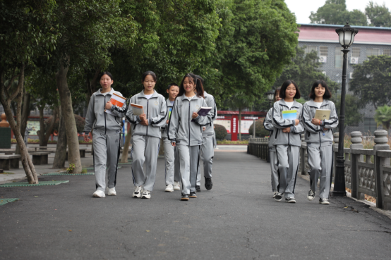 悦读伴我行 书香浸校园