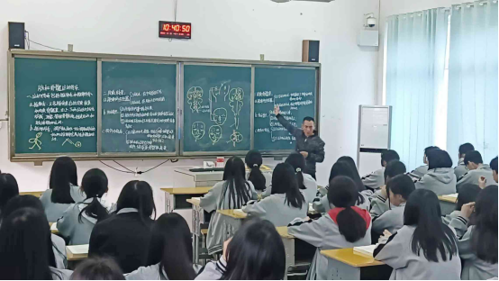 赛技能 展风采——我校开展青年教师教学“比武”活动